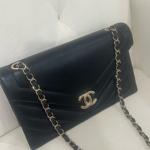 Chanel Black Chevron Leather Envelope Bag GHW - Picture 8 of 15